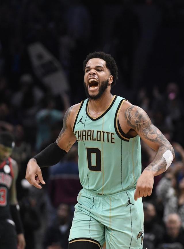 爱游戏体育-关于夏洛特黄蜂迎NBA季后赛关键赛；今晚篮板制胜；更衣室稳定；轮换策略成焦点的信息