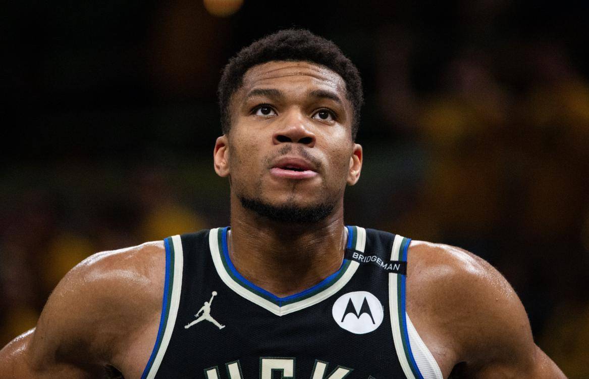 娱乐-太狠了！字母哥连续三场比赛得分超过刷新纪录风云突变深圳男篮窗口期迎来里程碑，曼联冲刺阶段官宣签约的简单介绍