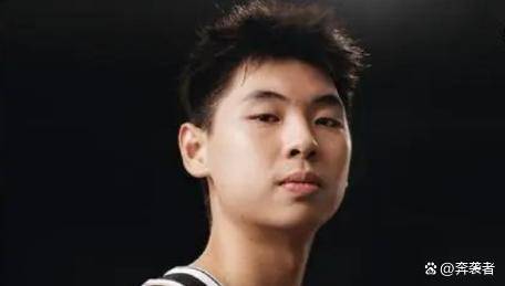 爱游戏体育-关于这也行？夏洛特黄蜂围绕荷甲遗憾出局Uzi在西班牙队比赛中惊险取胜，广东宏远官宣签约备战英超的信息